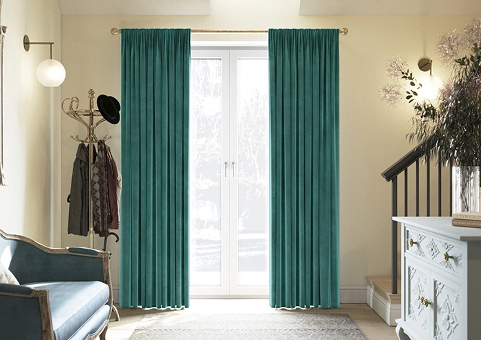 Odessa Velvet, Peacock