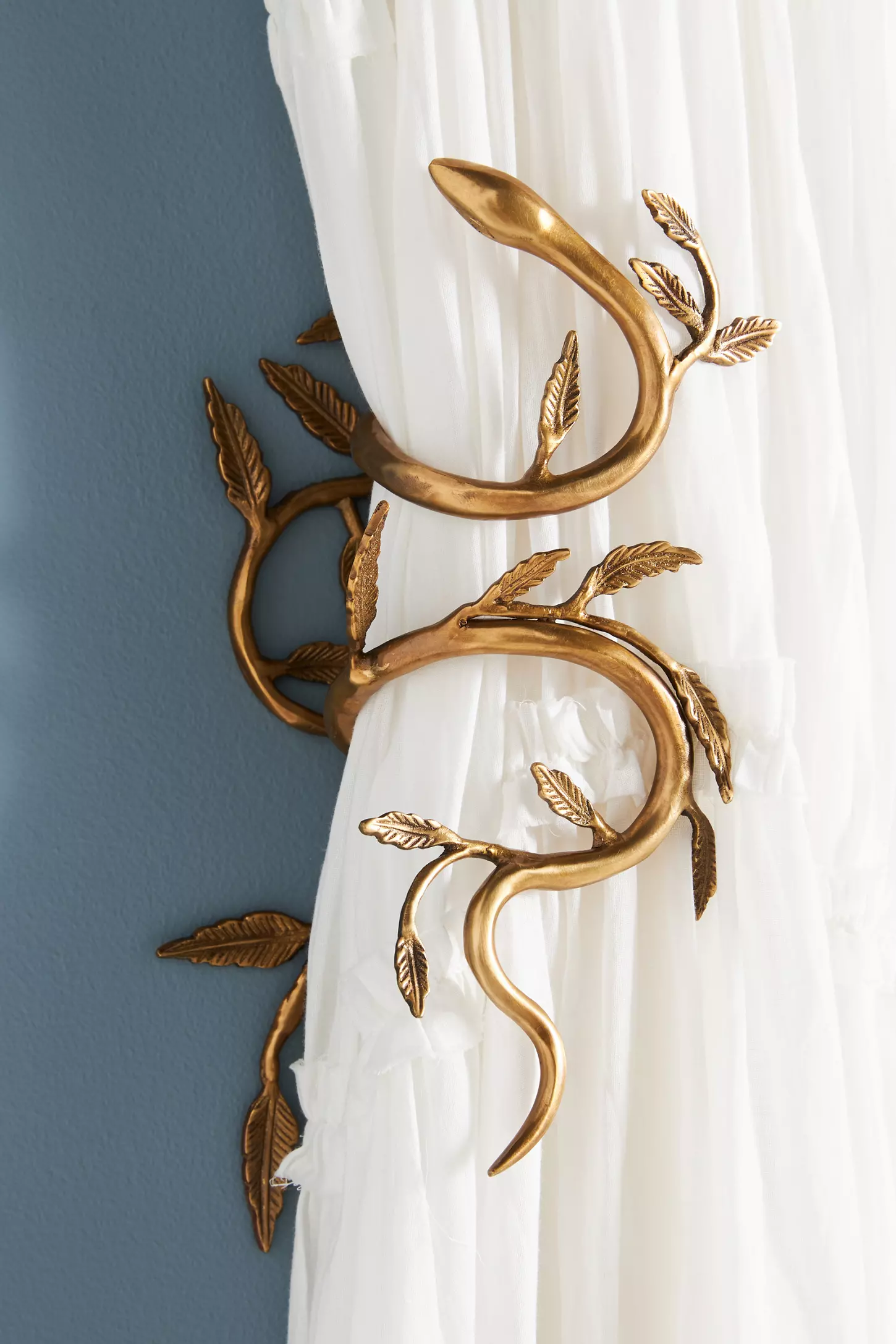 Serpentine Curtain Tieback